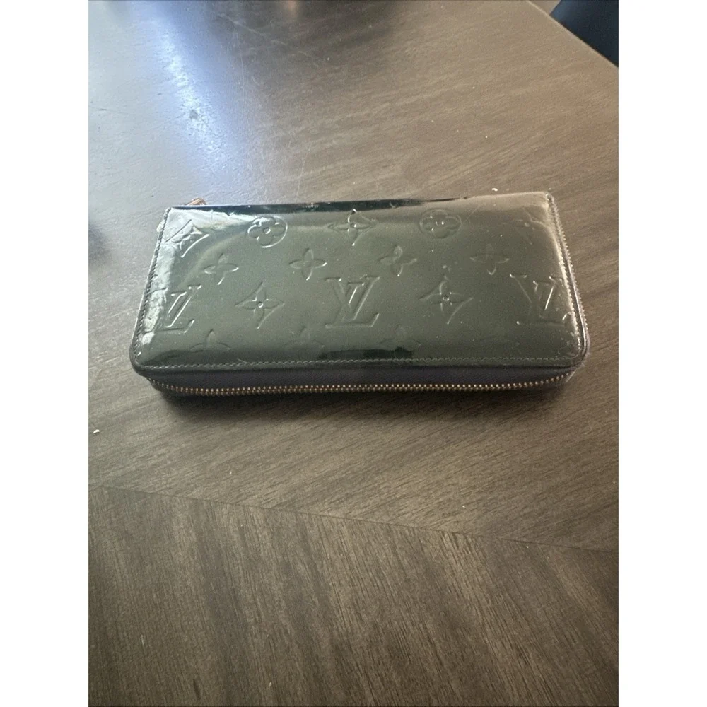 Louis Vuitton Monogram Vernis Zippy Wallet Bleu Nuit